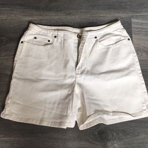 8/15 White jean shorts